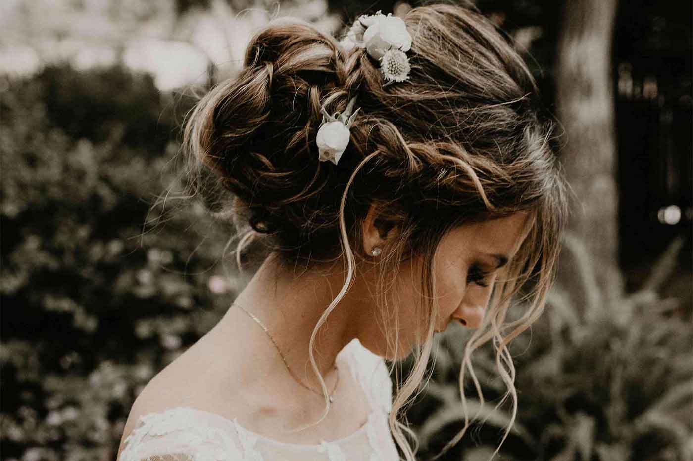 32 Classy, Pretty & Modern Messy Hair Looks : Loose, romantic updo hairstyle