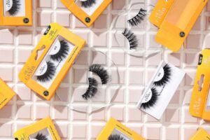 Get long and voluminous lashes with Ola Candy lash