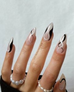 graphic swirl nail New Year's look