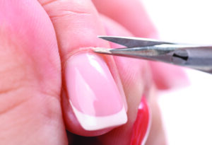 excess-cuticle-cutting