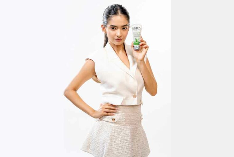 Anushka Sen Unveiled As the New Face of Lotus Herbals White Glow