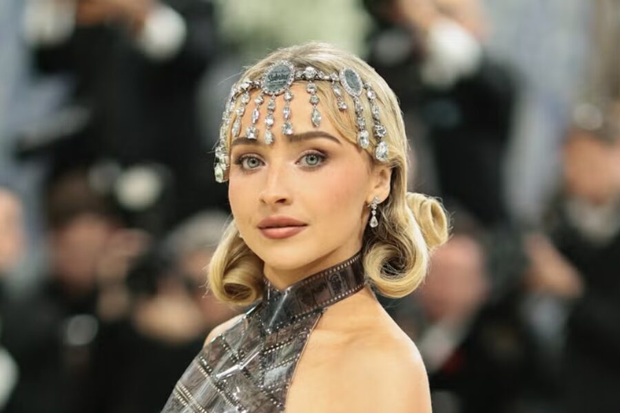 Sabrina Carpenter's makeup at Met Gala